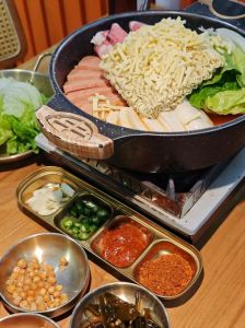韩国部队火锅由来_韩式美食传奇