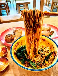主角是川渝地区爱吃豌杂面_一碗豌杂面，香飘两地的记忆