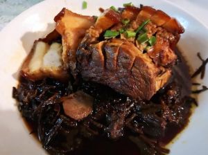 霉干菜扣肉_霉干菜烧肉，肥而不腻，配饭绝了！