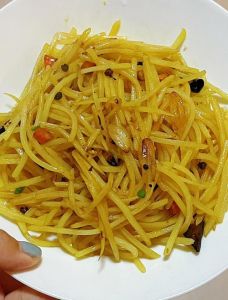 土豆丝不焯水几分钟炒熟_土豆丝焯水增脆防涩，炒制快火保持爽脆
