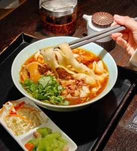 刀削面最早哪里发明的_传统面食，风味多样，象征团圆