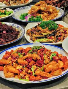 潍坊特色美食前十名_潍县肉火烧朝天锅等美味