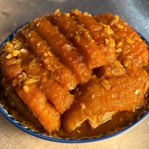 怎样炸扣肉才能起虎皮_炸出虎皮扣肉，肥瘦相间是关键