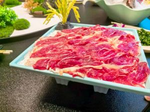 烤肉里的肥牛是什么肉_肥牛部位多，口感好，选对部位和品质很重要！