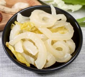 怎样把猪皮炸的又白又泡_炸猪皮酥脆香滑，做法简单美味