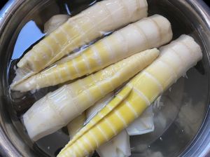 春笋是什么味的_春笋鲜嫩清甜，富含营养，适合炒炖，注意过敏肾结石