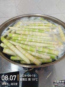 笋子焯水一般几分钟_焯水竹笋时间全攻略，不同笋种怎么焯？