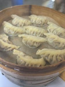 冷冻蒸饺一般需要蒸多少分钟_蒸饺时间灵活看大小，肉馅解冻需调整