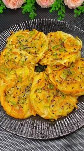 土豆丝鸡蛋饼的做法_土豆丝鸡蛋饼，脆嫩可口做法分享