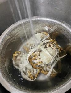 蒸螃蟹开锅15分钟够了吗_蒸螃蟹时间技巧，熟透美味看这里！