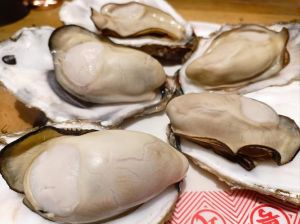 生蚝蒸10分钟能熟吗_蒸生蚝几分钟熟？大小壳开不同时