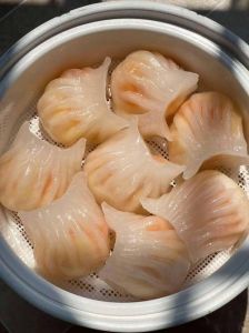 用澄面做水晶饺子皮的做法_沸水烫面Q弹透，馅料多样蒸出来