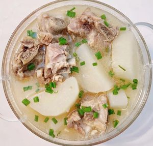 煲大骨汤的家常做法_选对骨头慢火炖，营养又鲜美