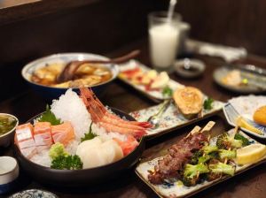 探寻B站热播日本大片美食文化：从电影镜头下的料理场景看日本饮食艺术的魅力与传承