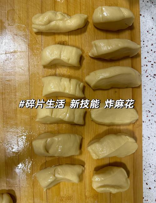 又酥又脆的麻花的做法_金黄酥脆,外酥里嫩,糖分友好! 又酥又脆的麻花的做法_金黄酥脆,外酥里嫩,糖分友好!