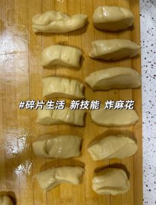 又酥又脆的麻花的做法_金黄酥脆，外酥里嫩，糖分友好！
