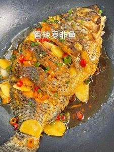 炖罗非鱼的家常做法_泡椒炖罗非鱼，酸辣鲜美，下饭绝绝子！