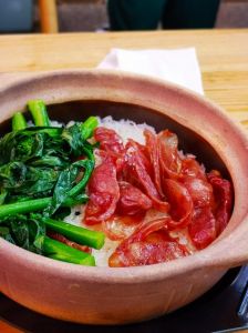 广味腊肠饭的家常做法_腊肠香菇焖饭，鲜香美味易制作