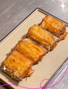 煎带鱼的家常做法_解冻带鱼腌制煎金黄，椒盐蘸料风味佳！