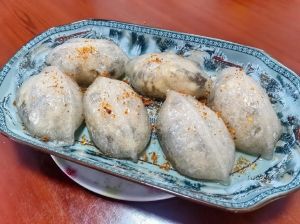 笋粄的家常做法_揉面擀皮包馅蒸，软糯可口