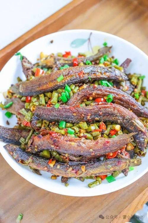煎泥鳅的做法步骤图解_香煎泥鳅，外酥里嫩，夏日美味！
