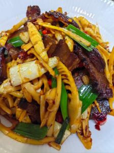 细笋炒肉的做法大全_细笋炒肉，鲜笋五花肉，肉片家常做法