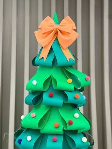 三年级手工制作圣诞树_简单材料玩出乐趣