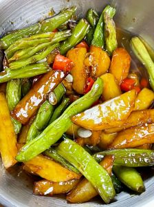 刀豆炒土豆家常做法_家常美味，香脆绵软