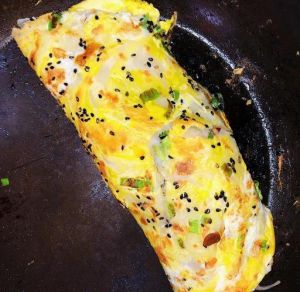 天津煎饼果子的做法_面水比例11.1，加绿豆粉增香韧