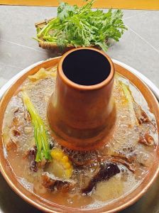 自制清汤火锅家常做法_清汤锅底做法，鲜美不腥，蘸料食材搭配全攻略