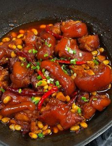 清炖黄豆猪蹄的做法_清炖黄豆猪蹄，软糯清香，家常美味！