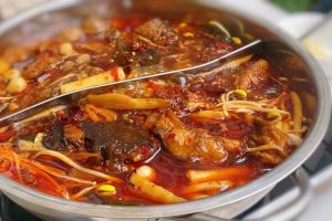 鱼火锅的做法_鲜嫩鱼肉配清汤，暖心暖胃