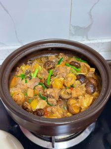 香菇炖鸡的做法_香菇炖鸡，家常美味，鲜香下饭
