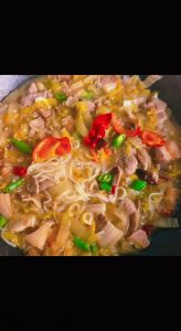 酸菜炖粉条的做法_东北酸菜炖粉条，暖心暖胃的家常美味！