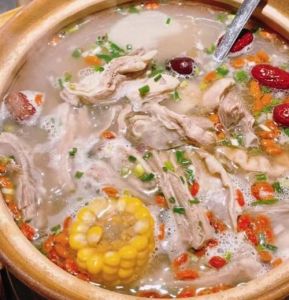 羊肉火锅做法_清汤羊肉火锅，冷水焯羊肉去腥香