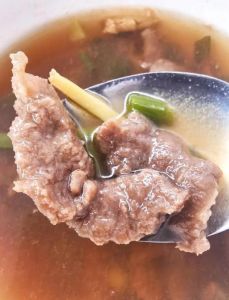福建牛肉羹的家常做法_泉州特色手工甩打美味