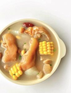 猪蹄黄豆汤做法_高压锅猪蹄黄豆汤，营养好又快！