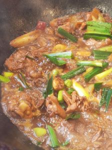 家常火锅鸡做法_冬夜火锅鸡，暖心暖胃超舒服！