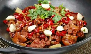 干锅羊肉的家常做法_干锅羊肉，鲜香入味，暖心暖胃！