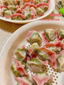 混合五彩饺子皮的做法_彩色饺子做法，天然汁调皮，美味又好看！