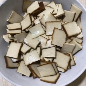 正方形香干怎么切菱形_斜切防卷，美观入味！