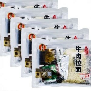 兰州牛肉面是碱水面吗_兰州牛肉面，独特面条加蓬灰，灵魂大蒜酥，匠心制作好滋味！