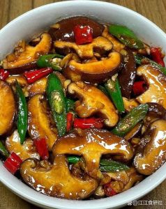 老干妈下饭菜家常菜做法_老干妈炒菜，香辣下饭，耗儿鱼茴香肉绝了！