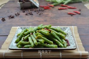 豆王的做法大全家常菜_大量蒜末炒豆角，香脆可口，无肉也鲜美！