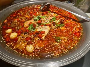 麻鲢鱼头火锅的做法_麻鲢鱼头家常做法，香酥鲜美汤品