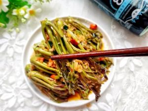 春芽凉拌的做法_春日鲜味凉菜，简单美味！