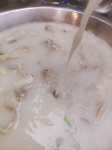 白煮羊肉的做法_慢炖去腥鲜，简单调味香