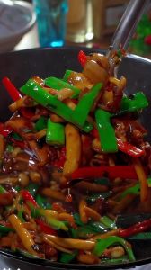 爆炒白丝爆浆视频：揭秘鲜香诱人的白丝爆浆做法与食材搭配