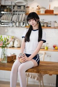 91丨白丝体操服麻豆：制服元素与舞台魅力的结合探索