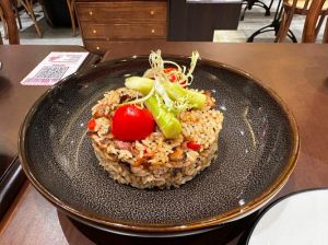 日本大片不戴小雨伞的文化探索：细说其背后的美食与生活方式